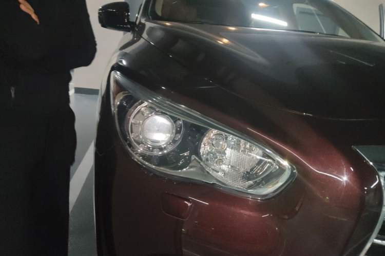 Used Infiniti QX60 2014 2.5 S/C Hybrid Two-Wheel Drive Excellence Edition Right Front Headlight