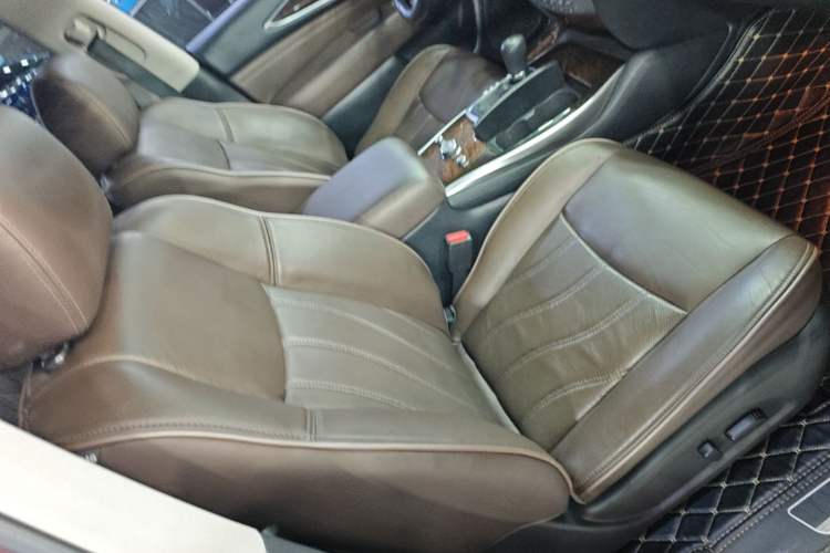 Used Infiniti QX60 2014 2.5 S/C Hybrid Two-Wheel Drive Excellence Edition Right Front Seat