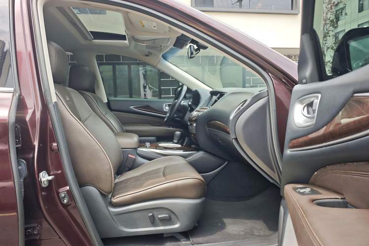 Used Infiniti QX60 2014 2.5 S/C Hybrid All-Wheel-Drive Versatile Edition Right Front Seat