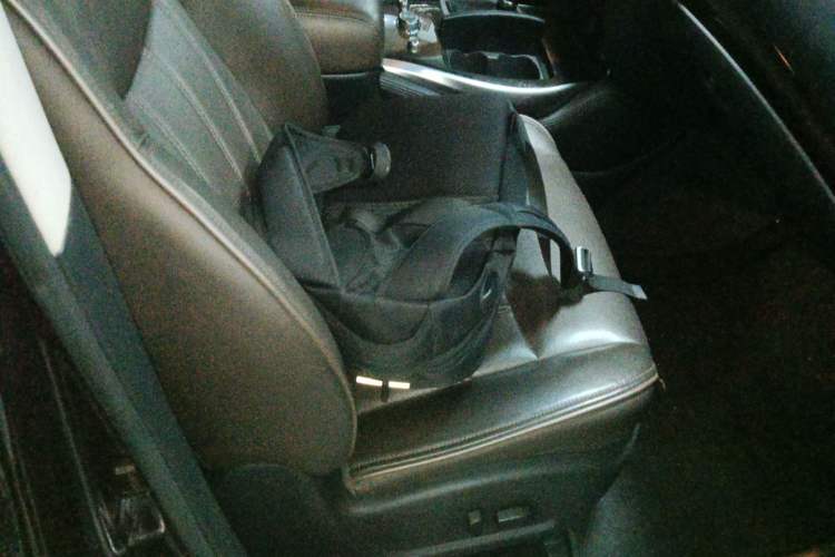 Used Infiniti QX60 2014 2.5 S/C Hybrid Two-Wheel Drive Excellence Edition Right Front Seat