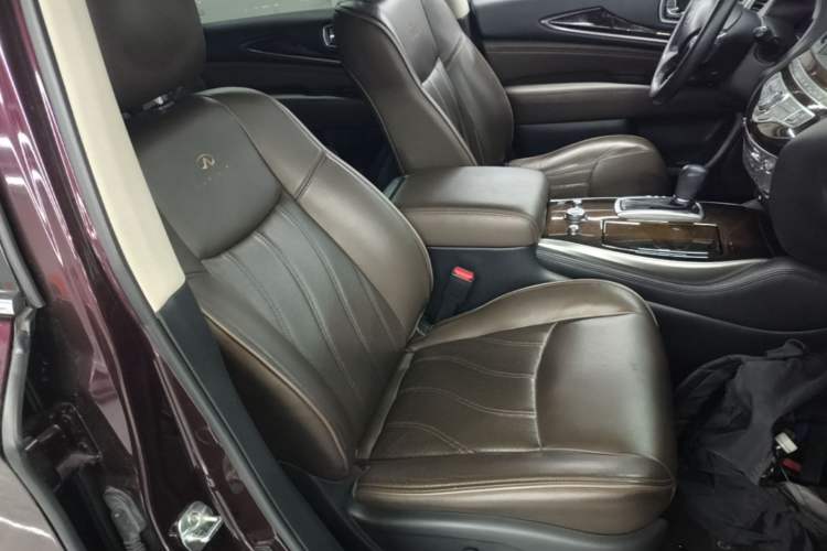 Used Infiniti QX60 2014 2.5 S/C Hybrid Two-Wheel Drive Excellence Edition Right Front Seat