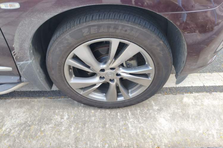 Used Infiniti QX60 2014 2.5 S/C Hybrid Two-Wheel Drive Excellence Edition Right Front Wheel Hub