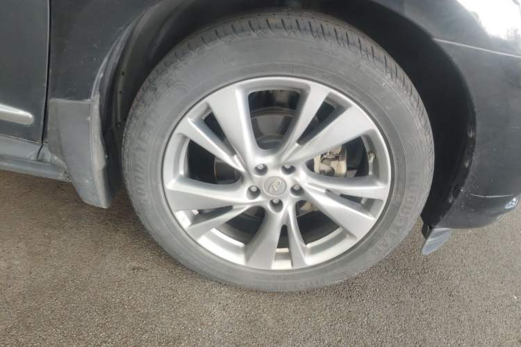 Used Infiniti QX60 2014 2.5 S/C Hybrid Two-Wheel Drive Excellence Edition Right Front Wheel Hub