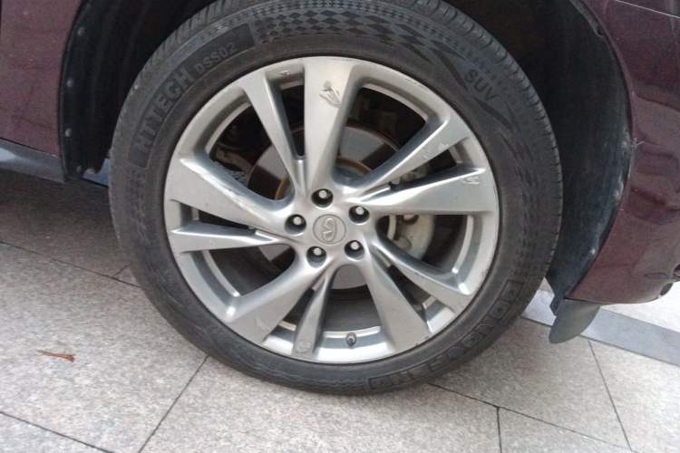 Used Infiniti QX60 2014 3.5L Two-Wheel Drive Excellence Edition Right Front Wheel Hub