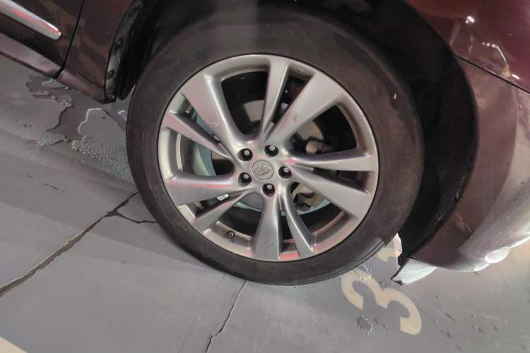 Used Infiniti QX60 2014 2.5 S/C Hybrid Two-Wheel Drive Excellence Edition Right Front Wheel Hub