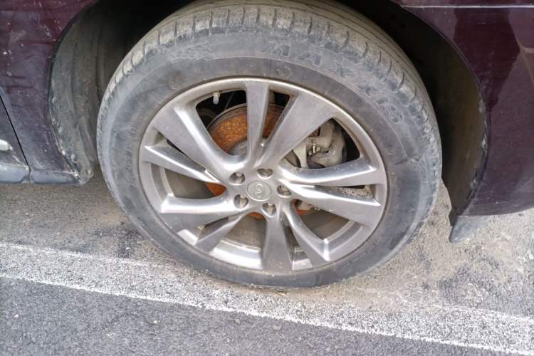 Used Infiniti QX60 2014 3.5L Four-Wheel Drive All-Terrain Version Right Front Wheel Hub