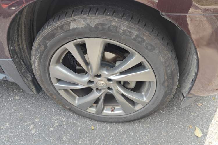 Used Infiniti QX60 2014 2.5 S/C Hybrid All-Wheel-Drive Versatile Edition Right Front Wheel Hub