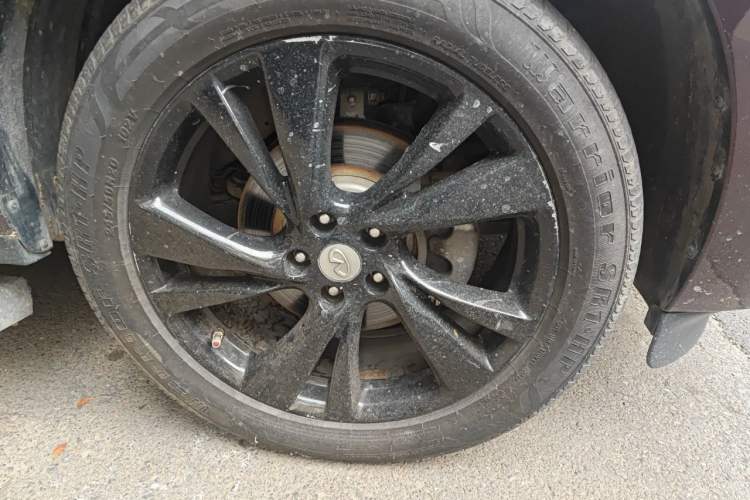 Used Infiniti QX60 2014 3.5L Four-Wheel Drive All-Terrain Version Right Front Wheel Hub