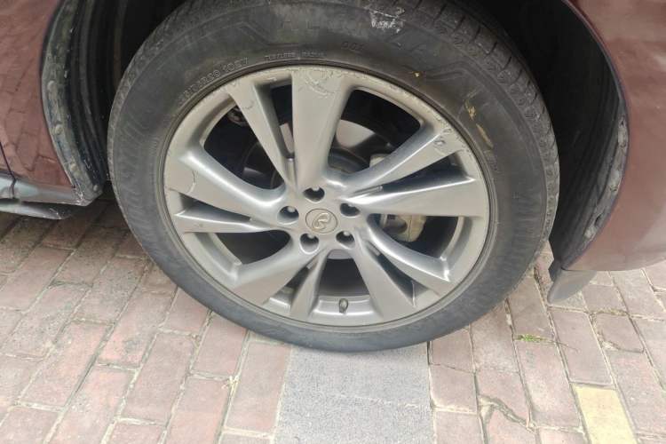 Used Infiniti QX60 2014 2.5 S/C Hybrid Two-Wheel Drive Excellence Edition Right Front Wheel Hub