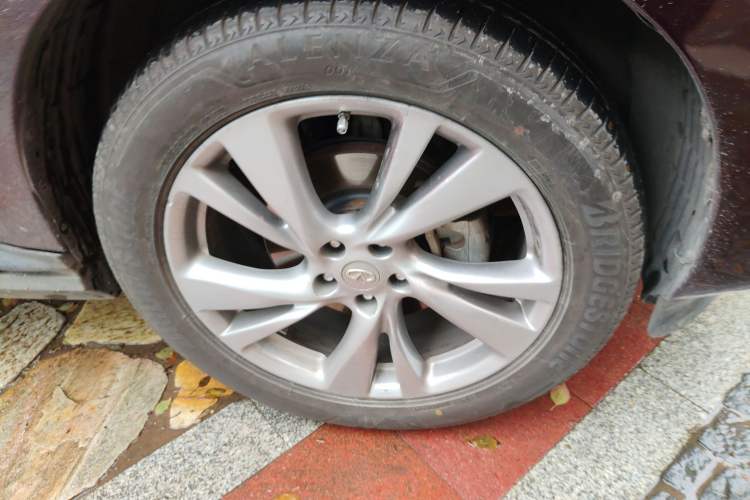 Used Infiniti QX60 2014 2.5 S/C Hybrid All-Wheel-Drive Versatile Edition Right Front Wheel Hub