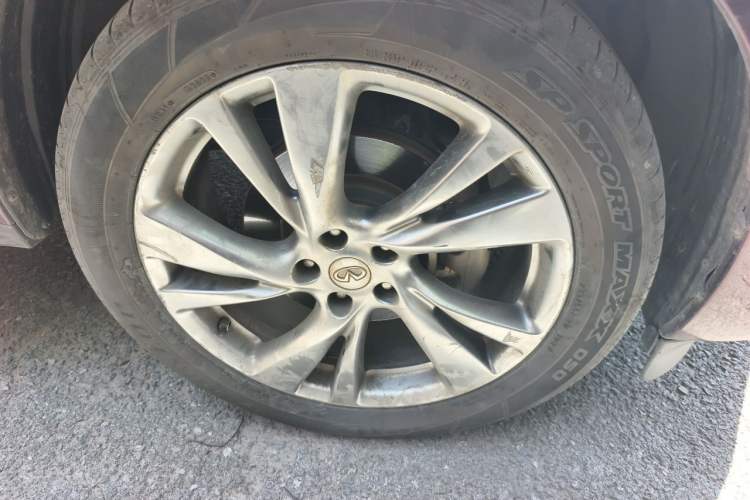 Used Infiniti QX60 2014 3.5L Four-Wheel Drive All-Terrain Version Right Front Wheel Hub
