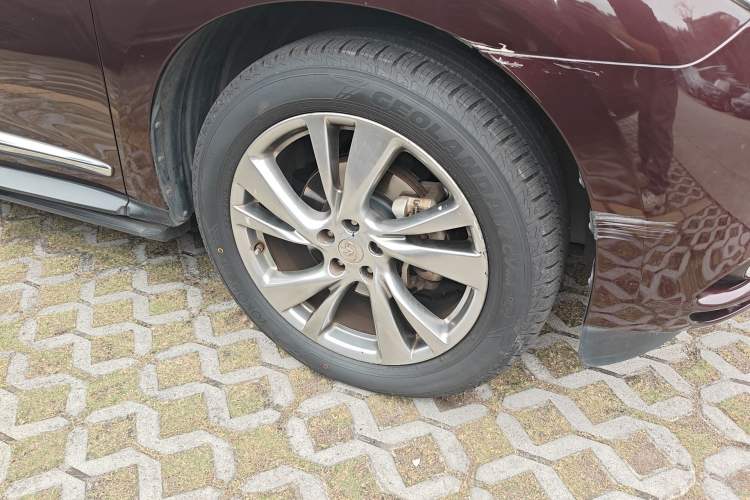Used Infiniti QX60 2014 2.5 S/C Hybrid Two-Wheel Drive Excellence Edition Right Front Wheel Hub