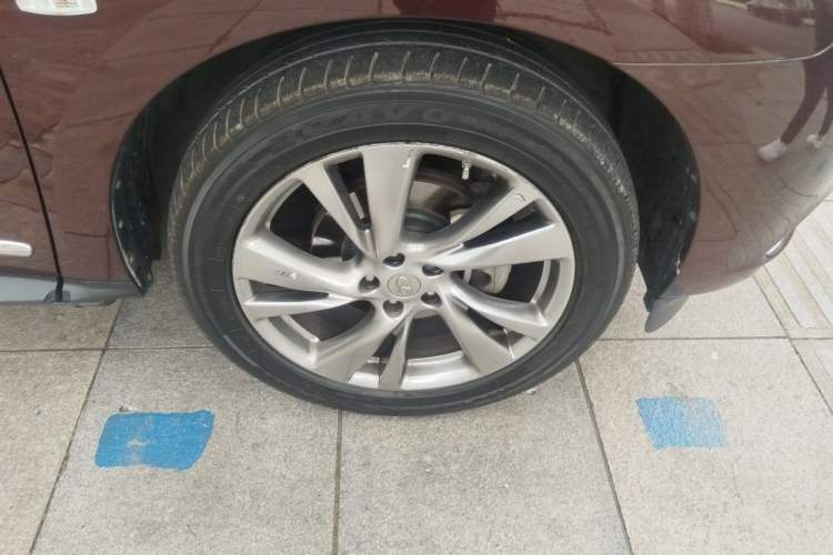 Used Infiniti QX60 2014 3.5L Four-Wheel Drive All-Terrain Version Right Front Wheel Hub