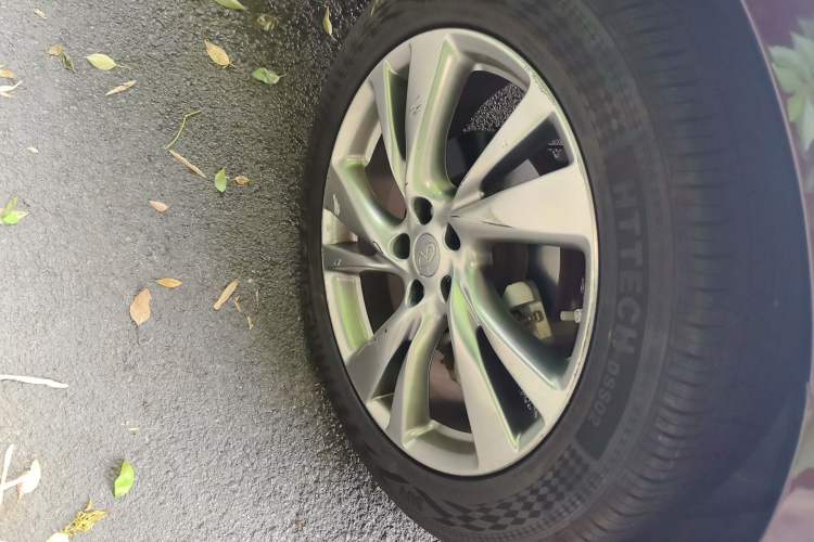Used Infiniti QX60 2014 3.5L Two-Wheel Drive Excellence Edition Right Front Wheel Hub