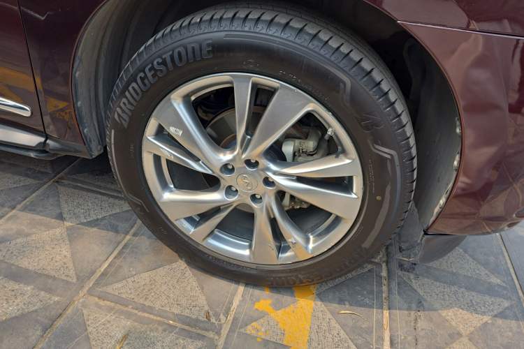 Used Infiniti QX60 2014 2.5 S/C Hybrid Two-Wheel Drive Excellence Edition Right Front Wheel Hub