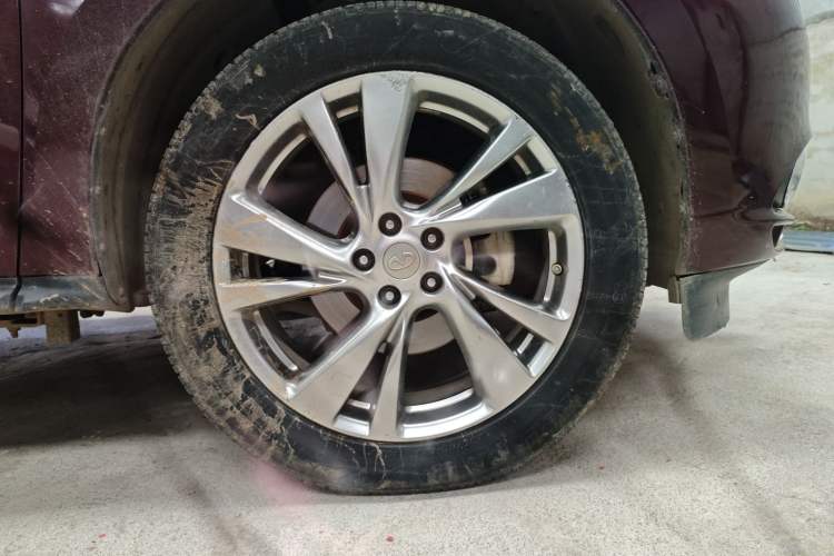 Used Infiniti QX60 2014 2.5 S/C Hybrid Two-Wheel Drive Excellence Edition Right Front Wheel Hub