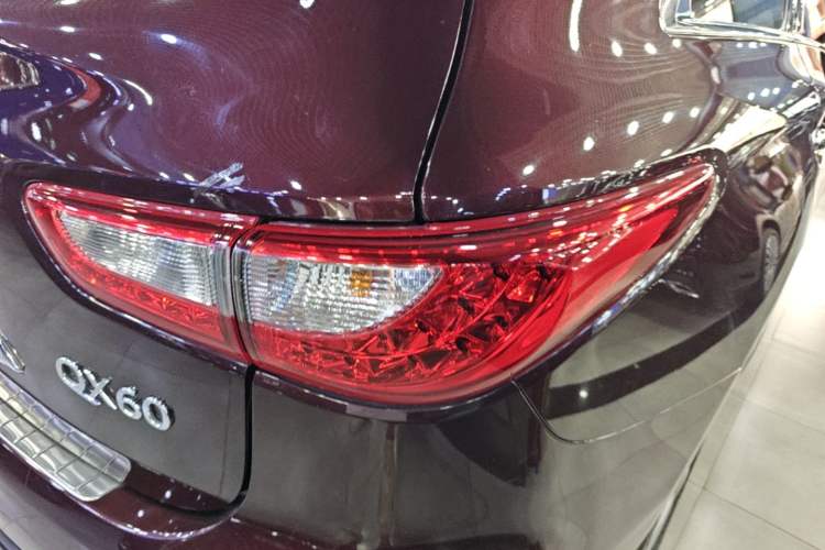 Used Infiniti QX60 2014 2.5 S/C Hybrid Two-Wheel Drive Excellence Edition Right Rear Taillight