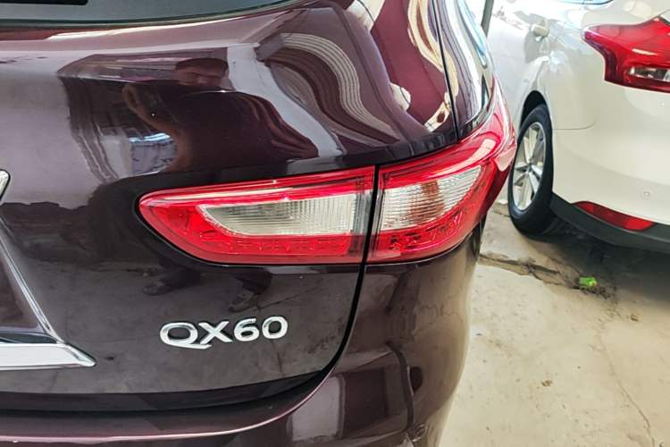 Used Infiniti QX60 2014 2.5 S/C Hybrid Two-Wheel Drive Excellence Edition Right Rear Taillight