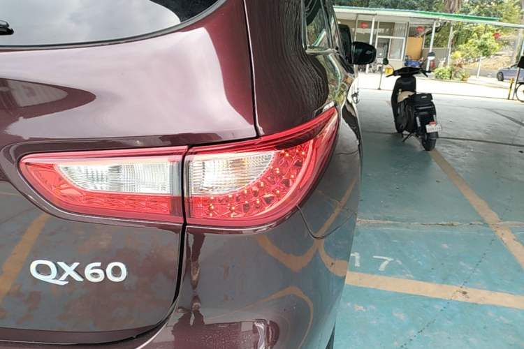 Used Infiniti QX60 2014 2.5 S/C Hybrid All-Wheel-Drive Versatile Edition Right Rear Taillight