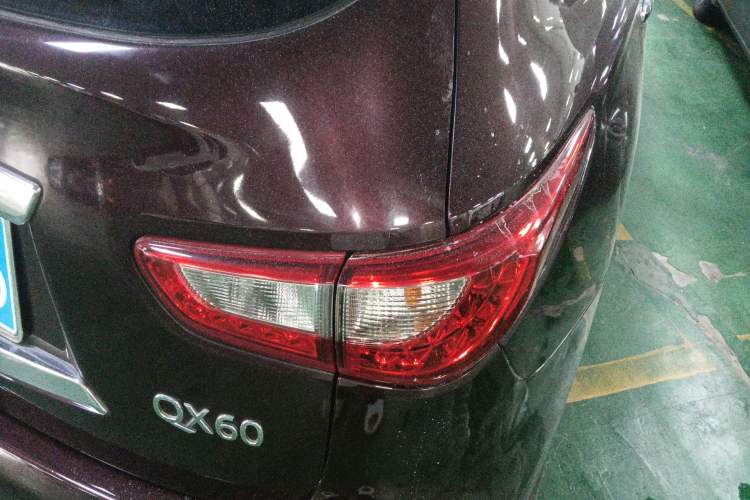 Used Infiniti QX60 2014 2.5 S/C Hybrid Two-Wheel Drive Excellence Edition Right Rear Taillight