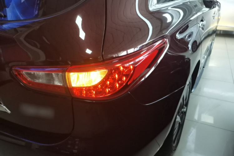 Used Infiniti QX60 2014 2.5 S/C Hybrid All-Wheel-Drive Versatile Edition Right Rear Taillight