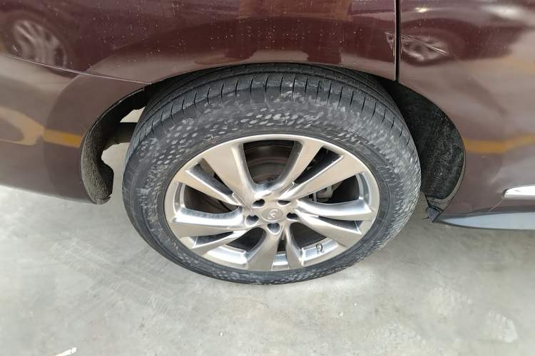 Used Infiniti QX60 2014 2.5 S/C Hybrid All-Wheel-Drive Versatile Edition Right Rear Wheel Hub