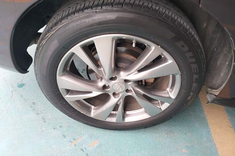 Used Infiniti QX60 2014 2.5 S/C Hybrid All-Wheel-Drive Versatile Edition Right Rear Wheel Hub