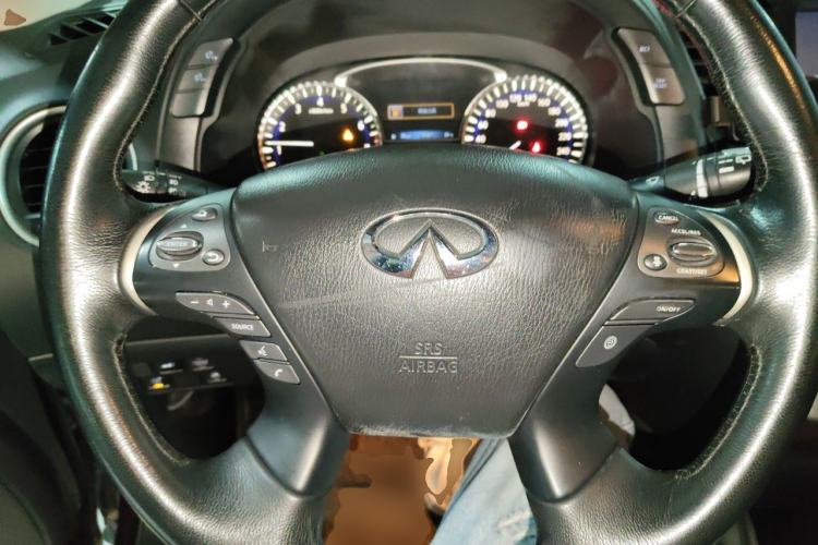 Used Infiniti QX60 2014 3.5L Four-Wheel Drive All-Terrain Version Steering Wheel
