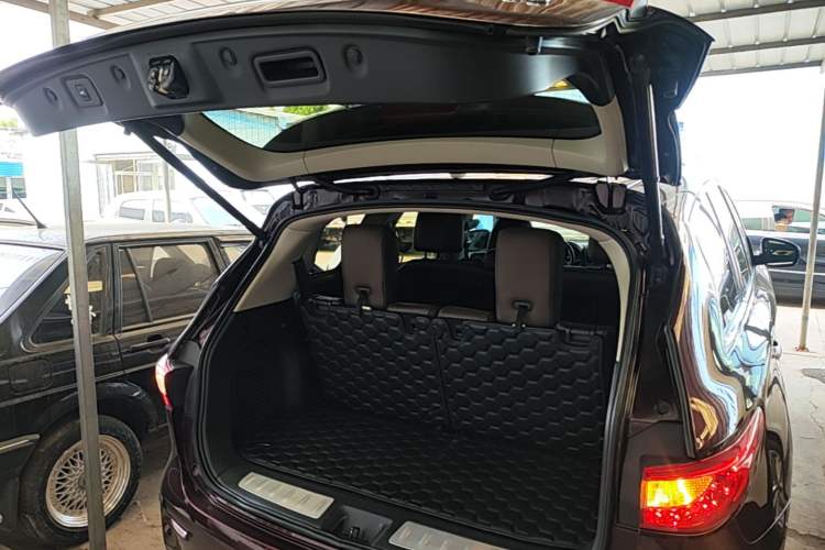 Used Infiniti QX60 2014 2.5 S/C Hybrid Two-Wheel Drive Excellence Edition Trunk