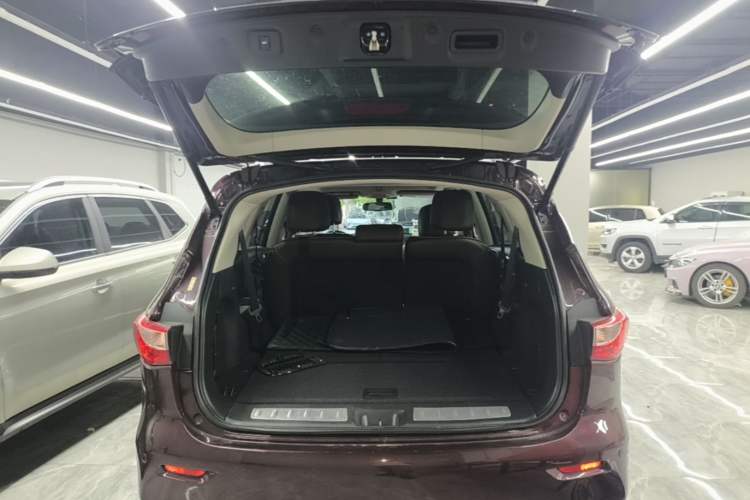 Used Infiniti QX60 2014 2.5 S/C Hybrid Two-Wheel Drive Excellence Edition Trunk