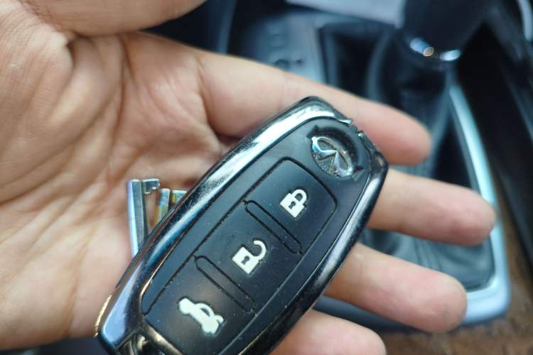 Used Infiniti QX60 2014 2.5 S/C Hybrid Two-Wheel Drive Excellence Edition Vehicle Key
