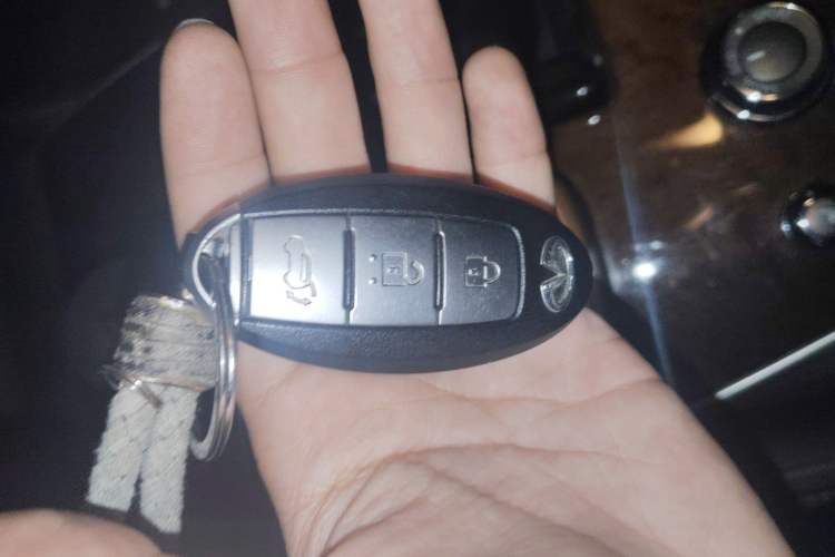 Used Infiniti QX60 2014 2.5 S/C Hybrid Two-Wheel Drive Excellence Edition Vehicle Key