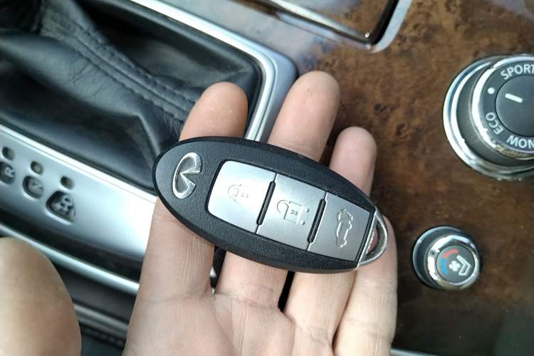 Used Infiniti QX60 2014 2.5 S/C Hybrid All-Wheel-Drive Versatile Edition Vehicle Key