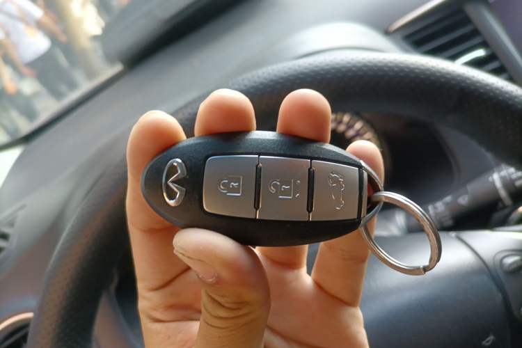 Used Infiniti QX60 2014 3.5L Four-Wheel Drive All-Terrain Version Vehicle Key