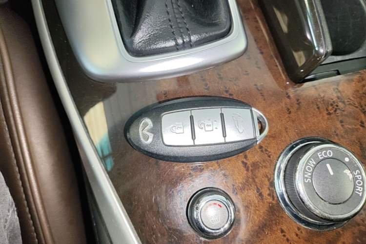 Used Infiniti QX60 2014 2.5 S/C Hybrid Two-Wheel Drive Excellence Edition Vehicle Key