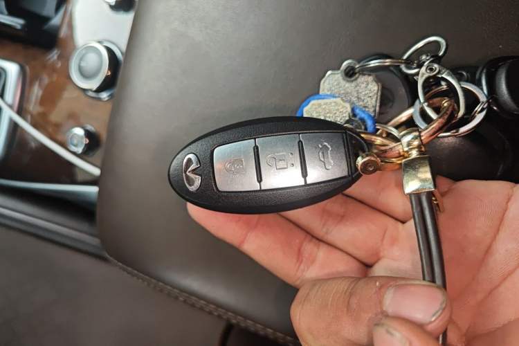 Used Infiniti QX60 2014 3.5L Four-Wheel Drive All-Terrain Version Vehicle Key