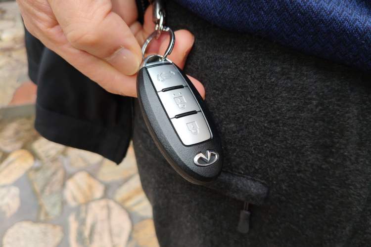 Used Infiniti QX60 2014 2.5 S/C Hybrid All-Wheel-Drive Versatile Edition Vehicle Key