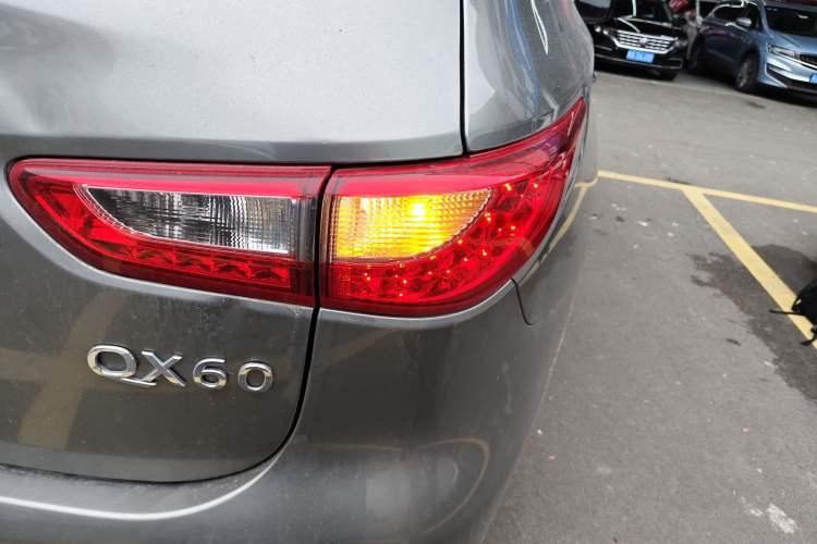 Used Infiniti QX60 2014 2.5 S/C Hybrid Two-Wheel Drive Excellence Edition Exterior 3