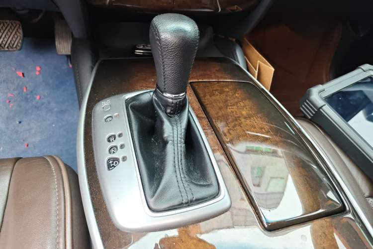 Used Infiniti QX60 2014 2.5 S/C Hybrid Two-Wheel Drive Excellence Edition Gear Lever