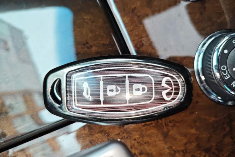 Used Infiniti QX60 2014 2.5 S/C Hybrid Two-Wheel Drive Excellence Edition Interior 1