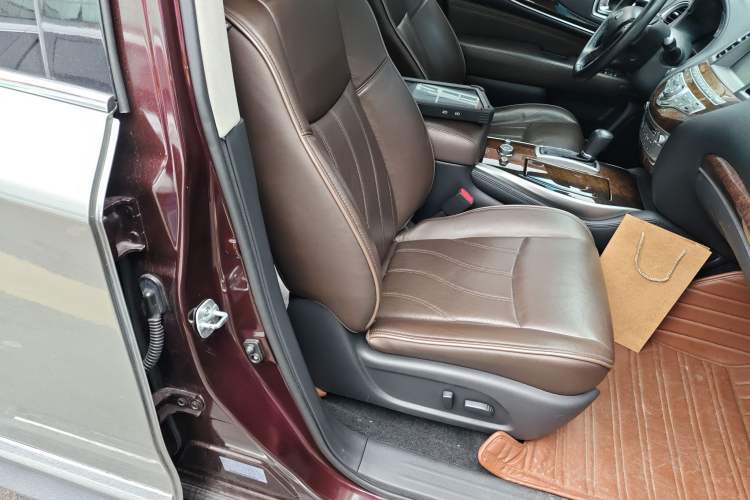 Used Infiniti QX60 2014 2.5 S/C Hybrid Two-Wheel Drive Excellence Edition Right Front Seat