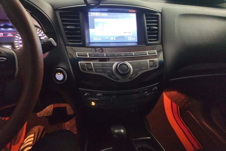 Used Infiniti QX60 2014 2.5 S/C Hybrid Two-Wheel Drive Excellence Edition Audio And AC Panel