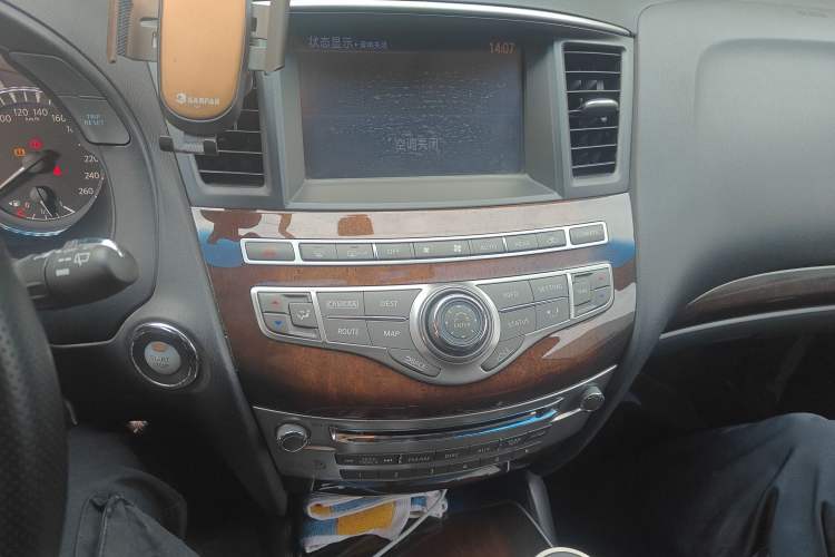 Used Infiniti QX60 2014 2.5 S/C Hybrid Two-Wheel Drive Excellence Edition Audio And AC Panel