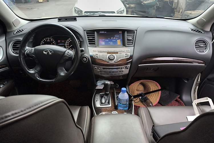 Used Infiniti QX60 2014 3.5L Four-Wheel Drive All-Terrain Version Center Console