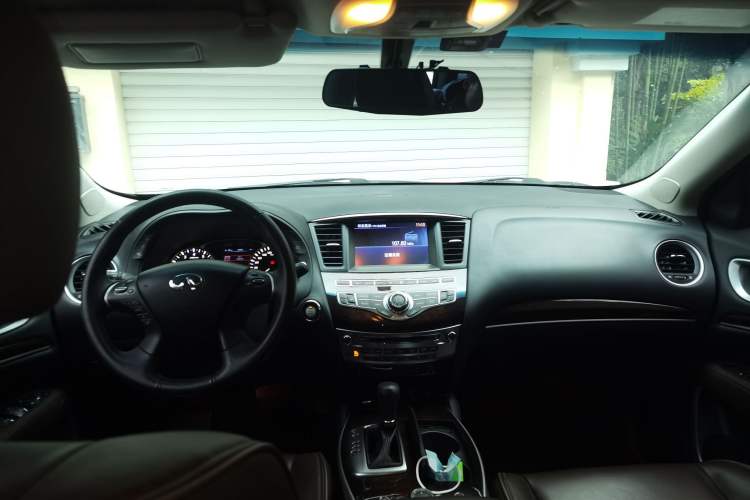 Used Infiniti QX60 2014 2.5 S/C Hybrid Two-Wheel Drive Excellence Edition Center Console