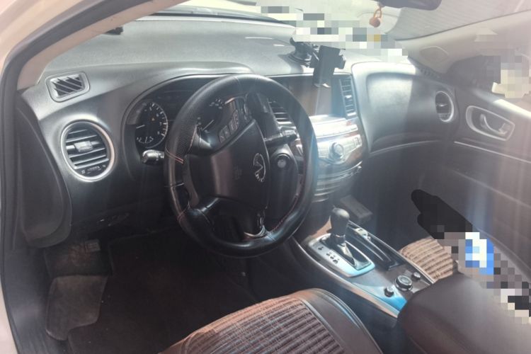 Used Infiniti QX60 2014 3.5L Two-Wheel Drive Excellence Edition Center Console