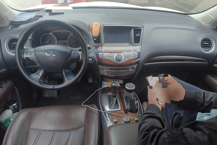 Used Infiniti QX60 2014 2.5 S/C Hybrid Two-Wheel Drive Excellence Edition Center Console