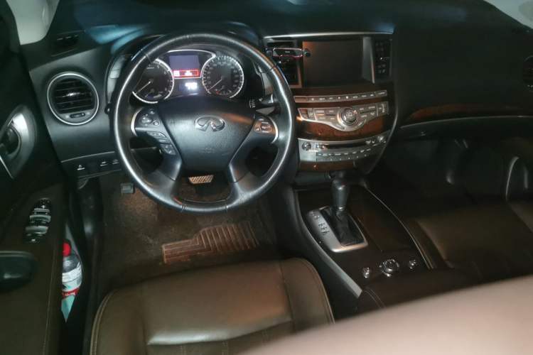 Used Infiniti QX60 2014 2.5 S/C Hybrid Two-Wheel Drive Excellence Edition Center Console