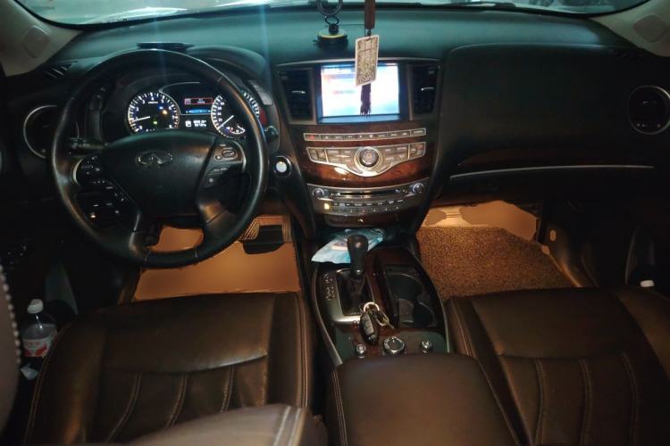 Used Infiniti QX60 2014 3.5L Four-Wheel Drive All-Terrain Version Center Console