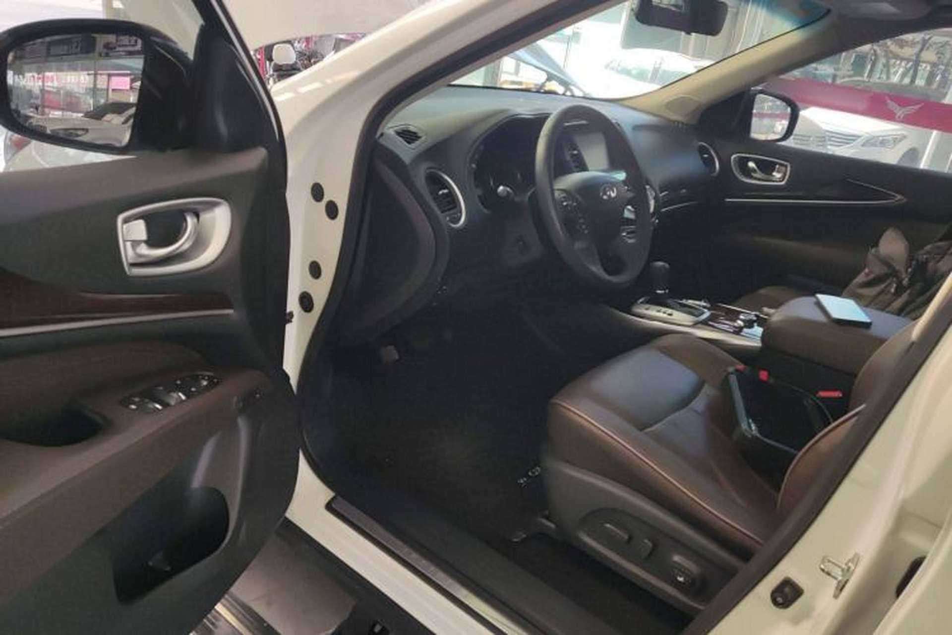 Used Infiniti QX60 2014 2.5 S/C Hybrid Two-Wheel Drive Excellence Edition Driver Seat